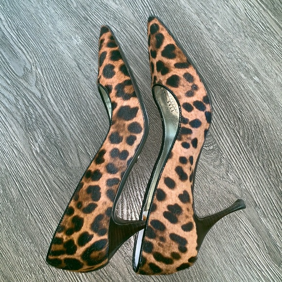 Dolce and Gabbana Leopard print pumps/ heels size 38.5 (US 8.5) - Picture 9 of 13